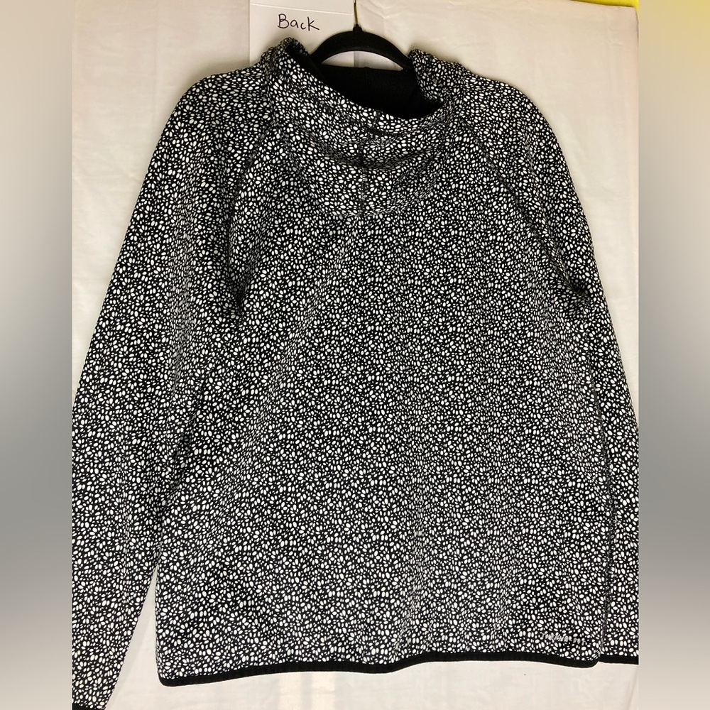 Nike Black and White women thermal training hoodie - Picture 3 of 10